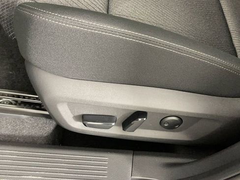 New 2025 Nissan Rogue SV image 30