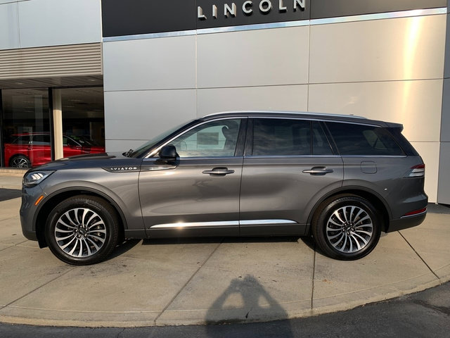 Certified 2023 Lincoln Aviator AWD w/ Premium Package image 2