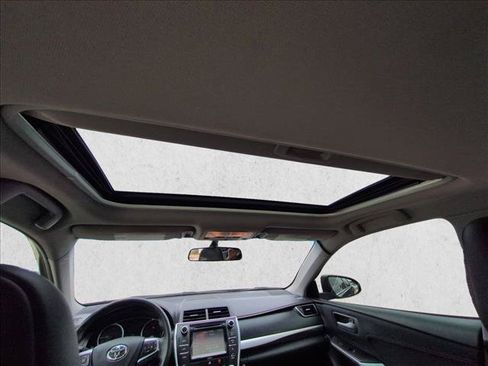 Used 2017 Toyota Camry XSE w/ Moonroof Package FWD image 17