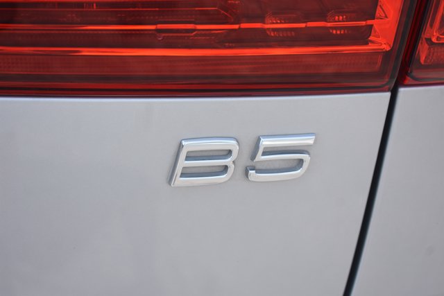 Used 2023 Volvo XC60 B5 Ultimate w/ Climate Package FWD image 8