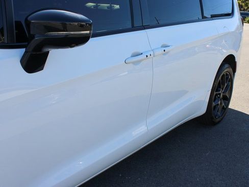 Used 2023 Chrysler Pacifica Limited w/ S Appearance Package image 55