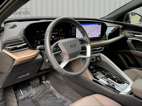 Used 2025 Audi Q5 Premium w/ Convenience Package AWD/4WD image 17