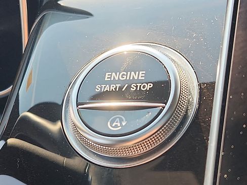 Used 2023 Mercedes-Benz GLC 300 4MATIC image 24