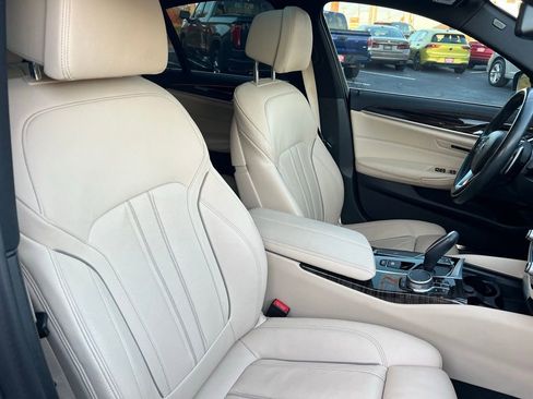 Used 2019 BMW 530i xDrive image 46