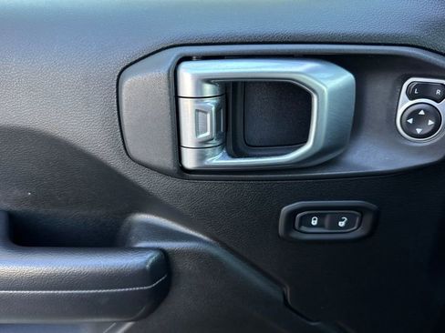 Used 2019 Jeep Wrangler Unlimited Rubicon image 14