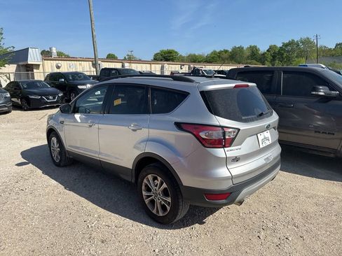 Used 2018 Ford Escape SE image 9
