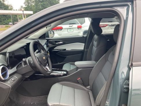 New 2026 Chevrolet Trax LT w/ LT Convenience Package FWD image 3
