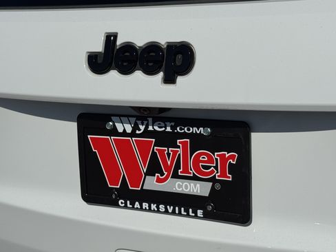 Used 2017 Jeep Grand Cherokee Altitude image 43