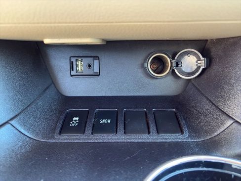 Used 2015 Toyota Highlander Plus FWD image 17
