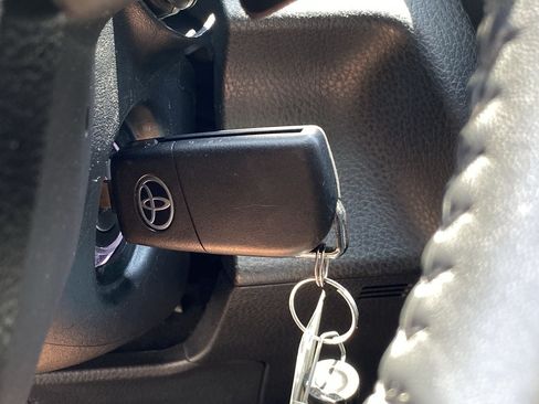 Used 2023 Toyota Camry SE FWD image 10