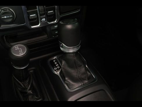 Used 2022 Jeep Wrangler Unlimited Sahara AWD/4WD image 25