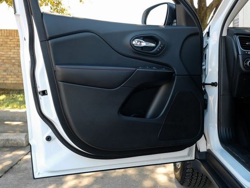 Used 2022 Jeep Cherokee Trailhawk w/ Premium Leather Package image 56