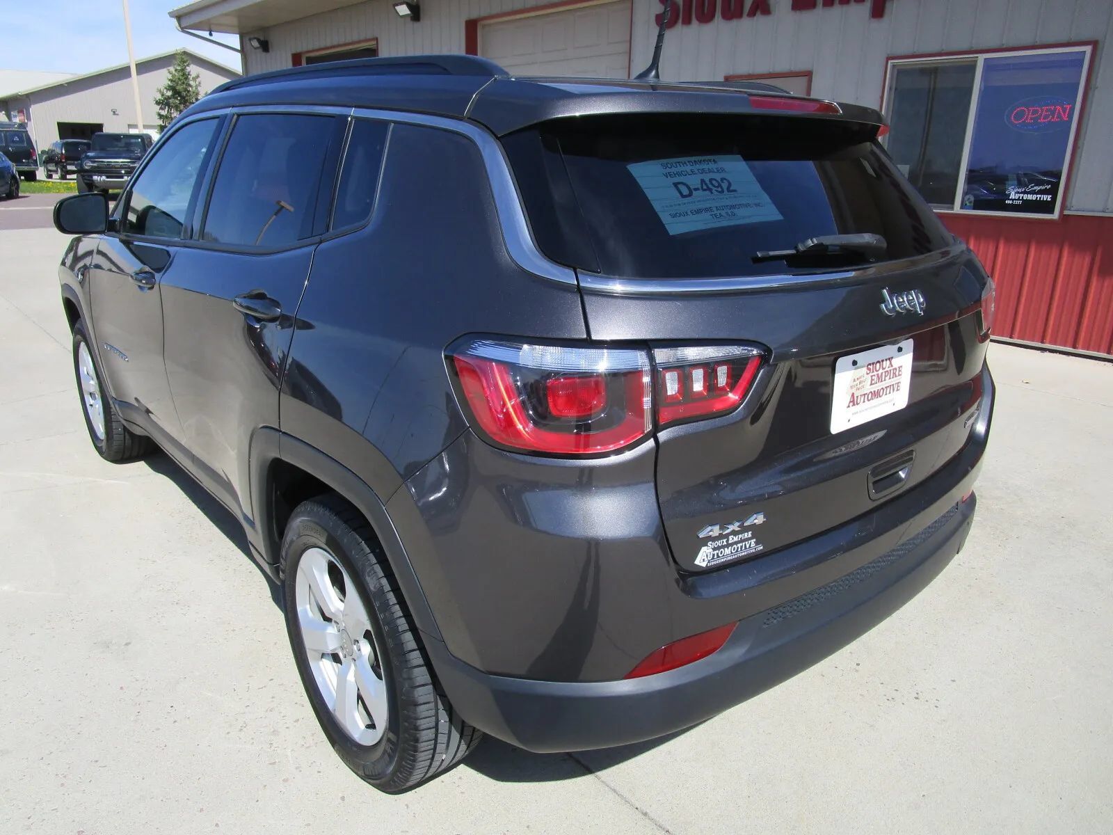 Used 2018 Jeep Compass Latitude AWD/4WD image 9
