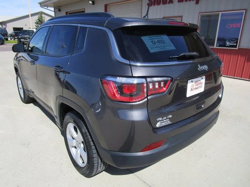 Used 2018 Jeep Compass Latitude AWD/4WD image 9