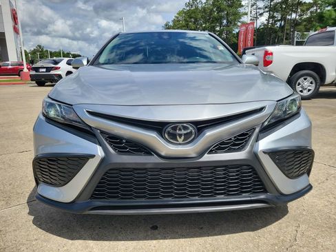 Used 2021 Toyota Camry SE FWD image 4