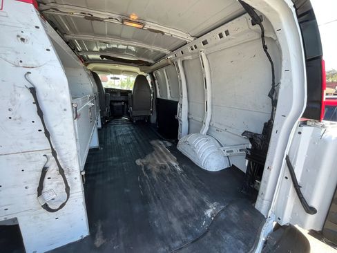 Used 2014 GMC Savana 2500 image 18