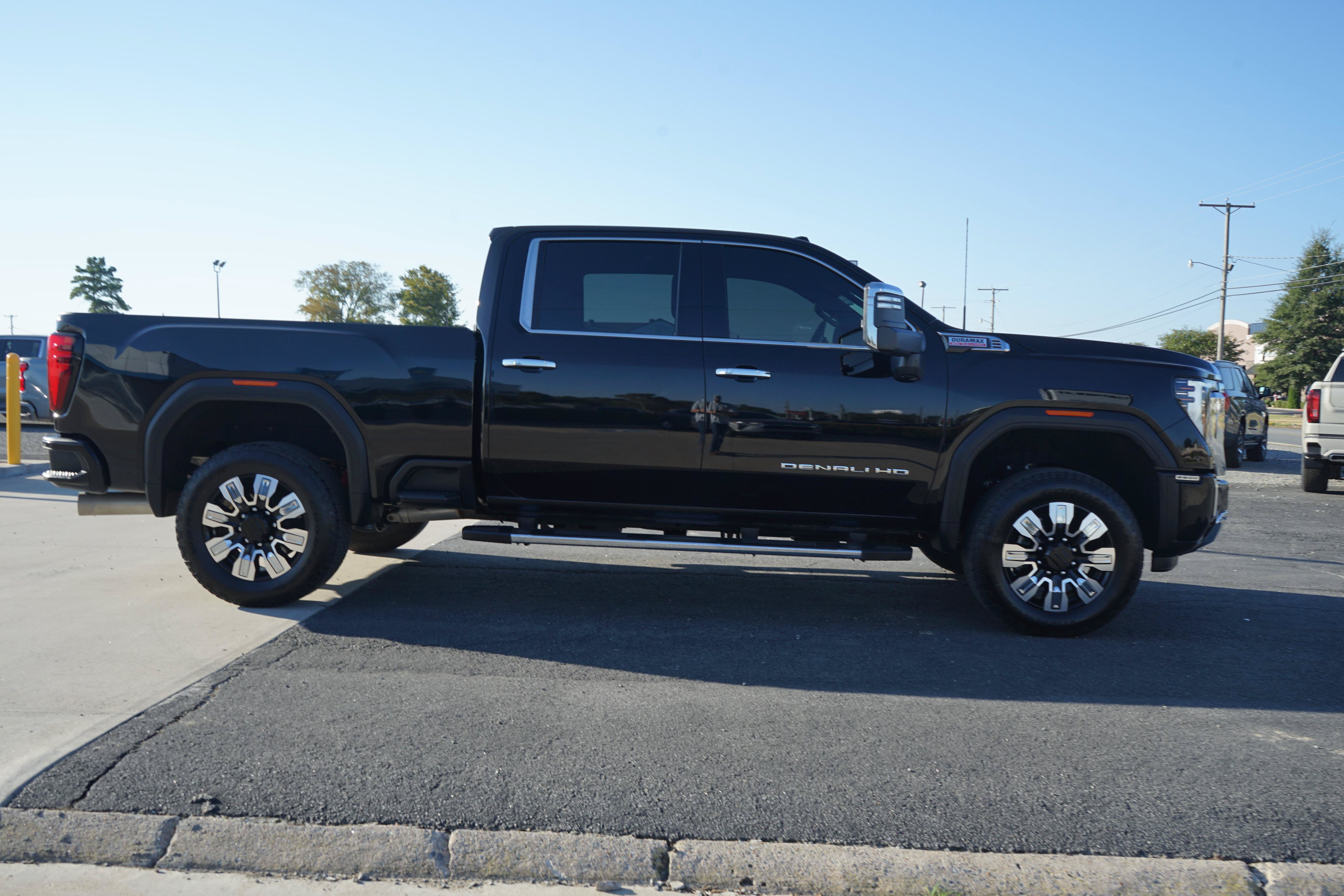 Used 2025 GMC Sierra 2500 Denali AWD/4WD image 6