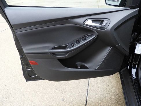 Used 2018 Ford Focus SE FWD image 20