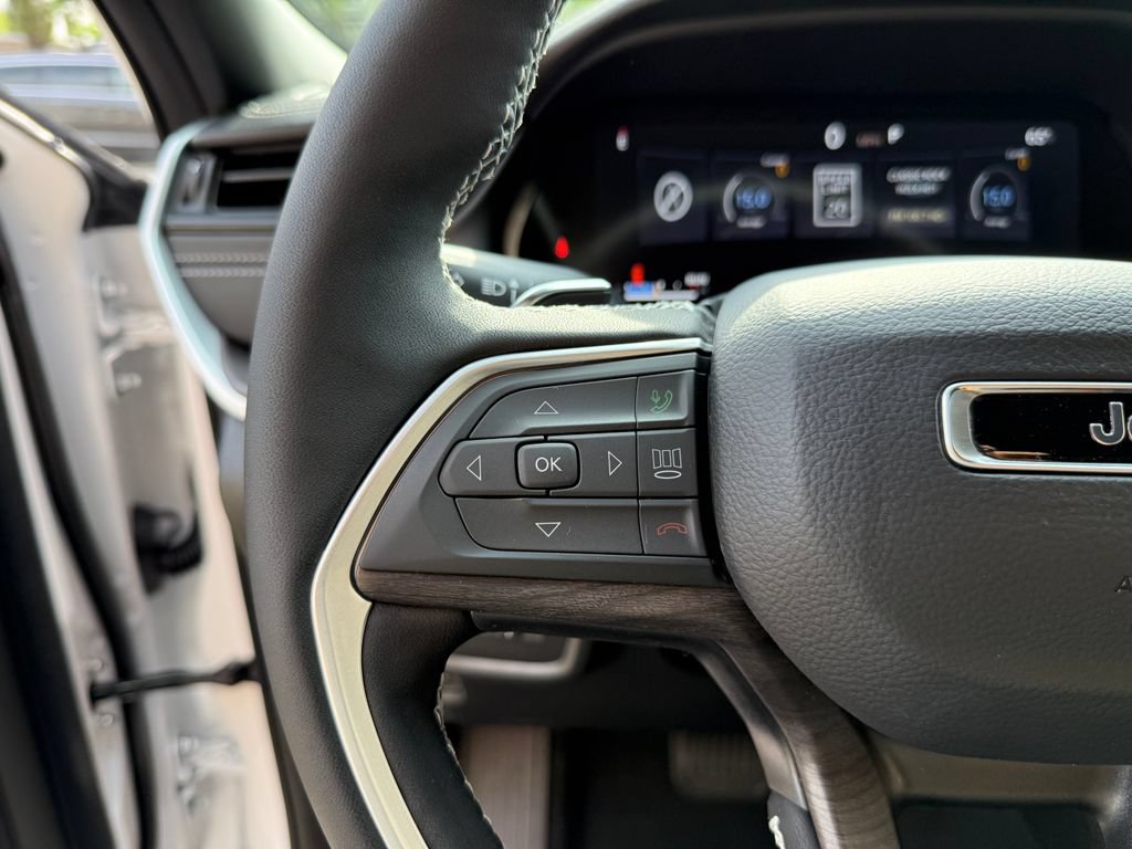 New 2026 Jeep Grand Cherokee Altitude AWD/4WD image 23