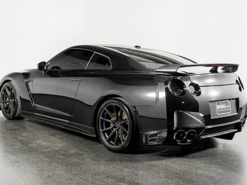 Used 2015 Nissan GT-R Black Edition image 15