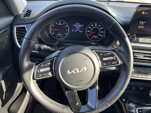 Used 2022 Kia Seltos Nightfall Edition image 12