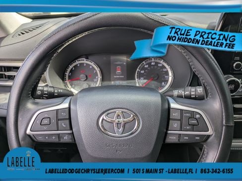 Used 2022 Toyota Highlander LE FWD image 34