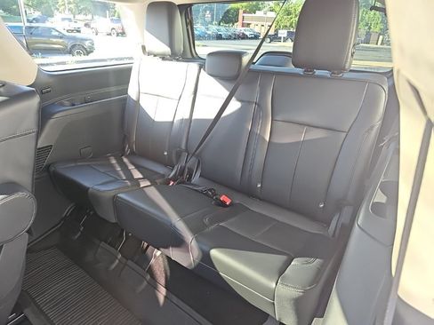 Used 2024 Ford Expedition XLT AWD/4WD image 15