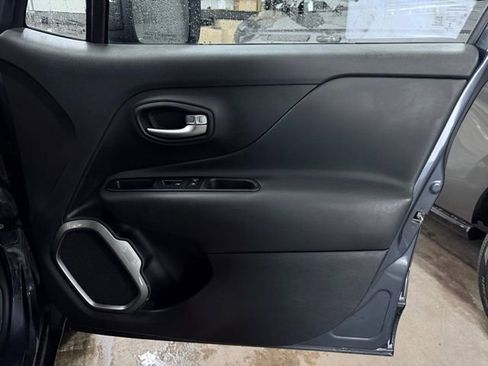 Certified 2022 Jeep Renegade Limited AWD/4WD image 13