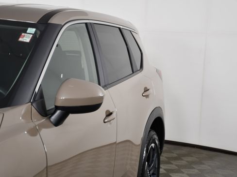 Used 2025 Nissan Rogue SV AWD/4WD image 13