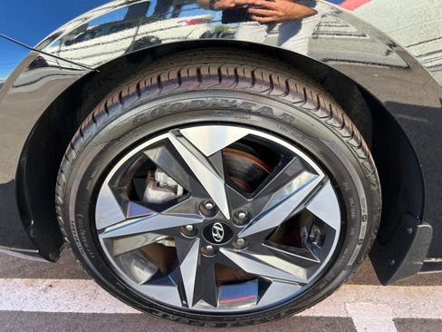 Used 2023 Hyundai Elantra Limited image 15