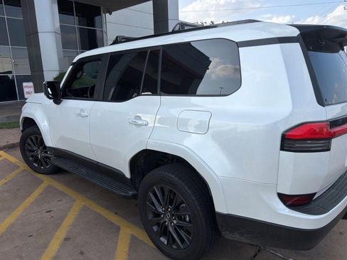 Used 2025 Lexus GX 550 w/ Cold Area Package AWD/4WD image 3