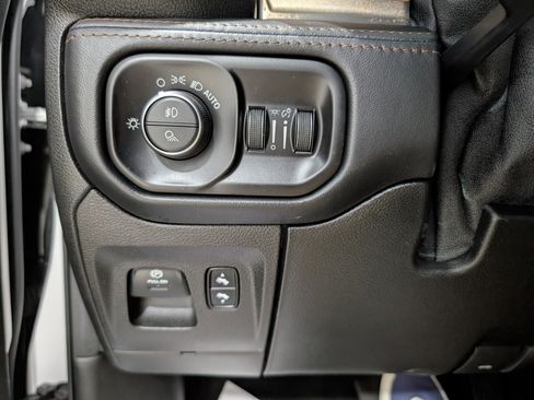 Used 2021 RAM 1500 Limited w/ Body Color Bumper Group image 22