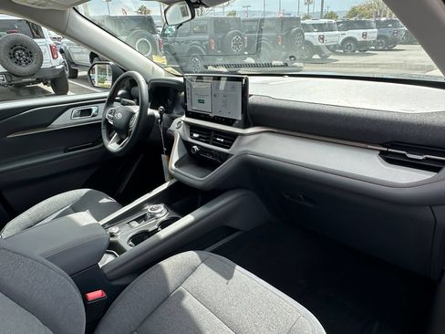 New 2026 Ford Explorer Active RWD image 14