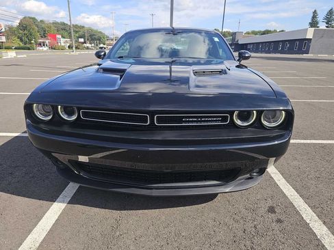 Used 2019 Dodge Challenger SXT w/ Driver Convenience Group AWD/4WD image 18