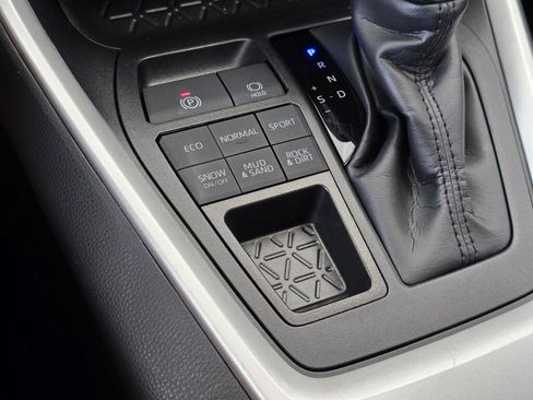 Used 2025 Toyota RAV4 LE image 80