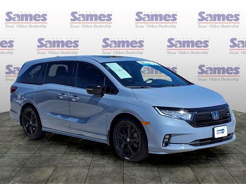 Used 2023 Honda Odyssey Sport image 1
