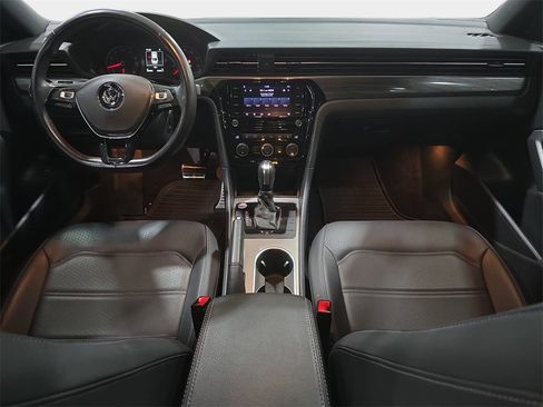 Used 2022 Volkswagen Passat 2.0T R-Line image 10