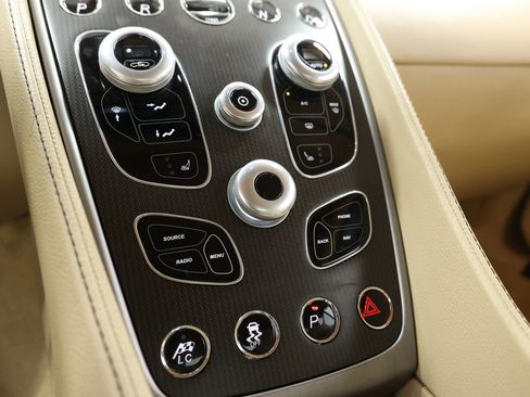 Used 2016 Aston Martin Vanquish Volante RWD image 38
