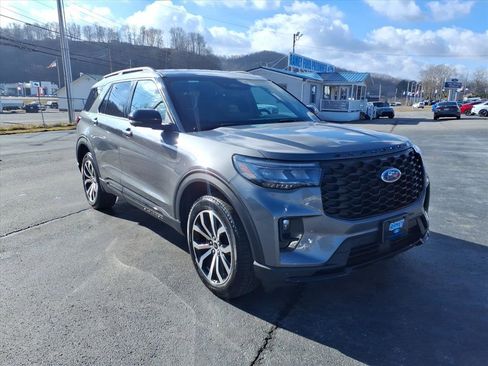 Used 2025 Ford Explorer ST-Line image 6