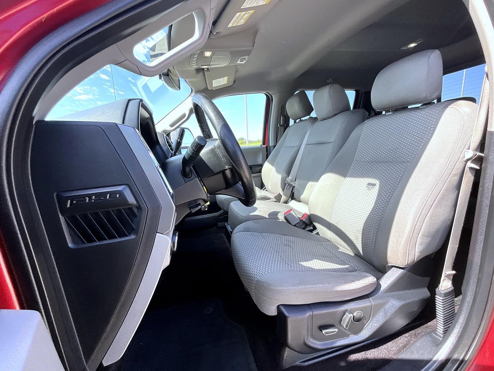Used 2016 Ford F150 XLT w/ Equipment Group 302A Luxury AWD/4WD image 10