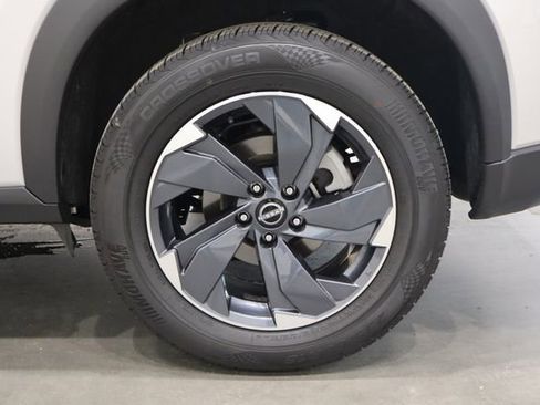 Used 2024 Nissan Rogue SV image 42