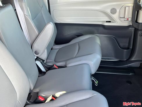 Certified 2024 Toyota Sienna XLE FWD image 15