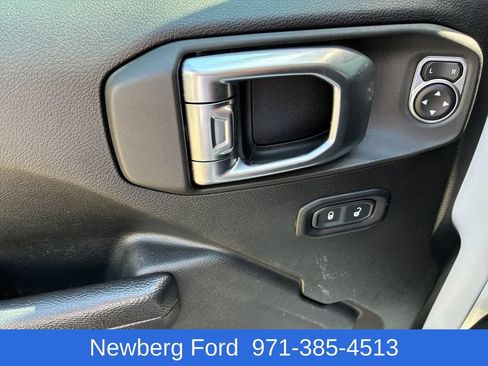 Used 2022 Jeep Wrangler Unlimited Rubicon 4xe w/ Cold Weather Group AWD/4WD image 14