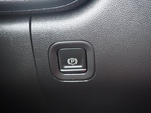 Used 2021 GMC Sierra 1500 AT4 w/ AT4 Premium Package image 26