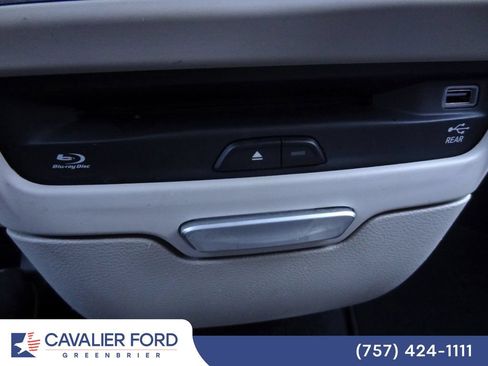 Used 2017 Chrysler Pacifica Touring-L Plus FWD image 35
