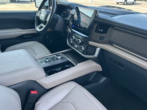 Used 2024 Ford Expedition Limited image 17