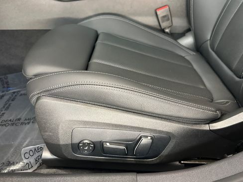 Used 2025 BMW 330i Sedan w/ Premium Package RWD image 14