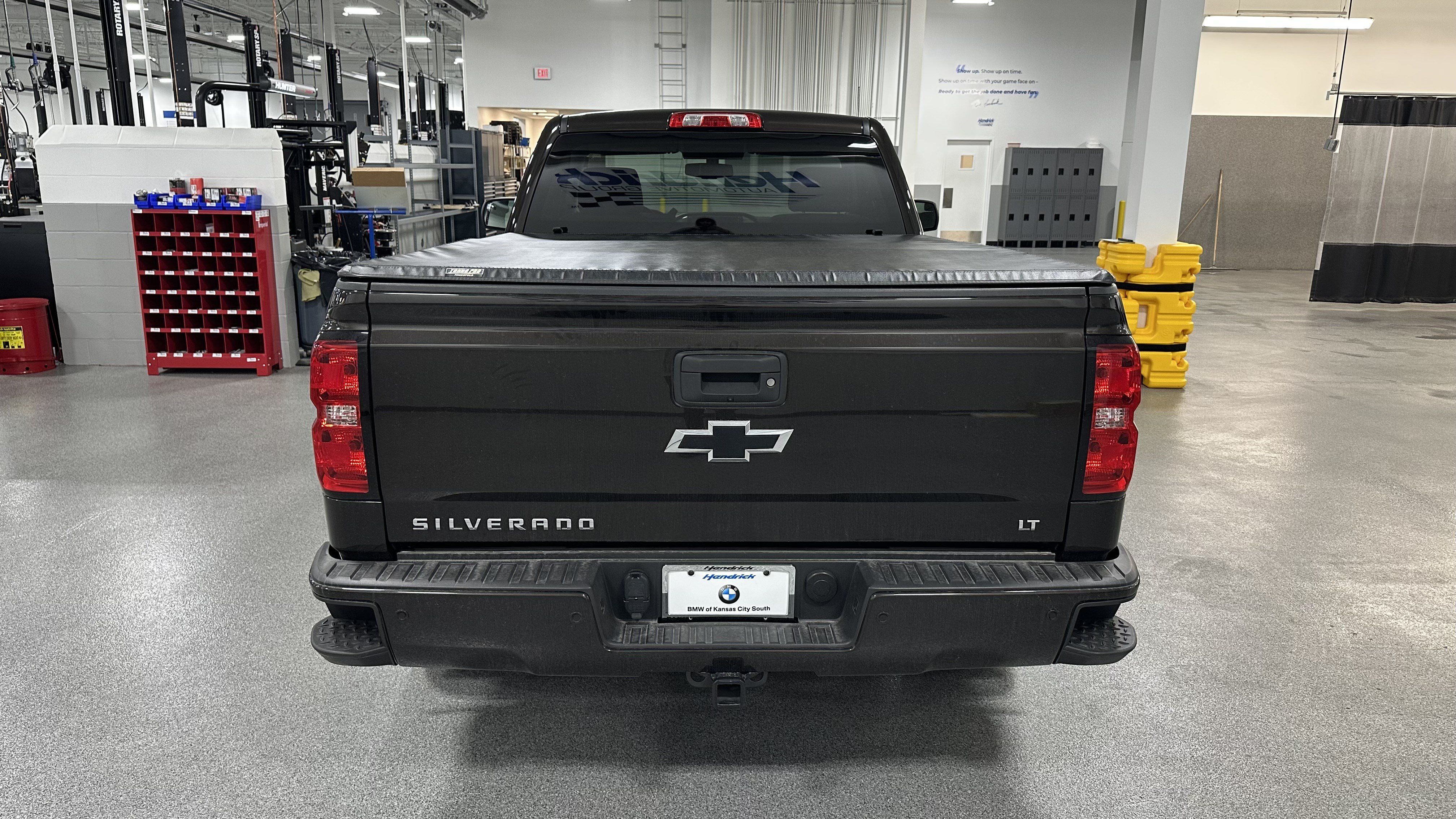 Used 2018 Chevrolet Silverado 1500 LT w/ LT Convenience Package AWD/4WD image 6