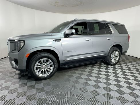 Used 2024 GMC Yukon SLT w/ SLT Luxury Package image 17