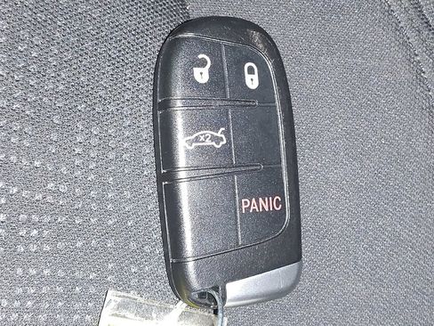 Used 2016 Chrysler 200 Limited image 32